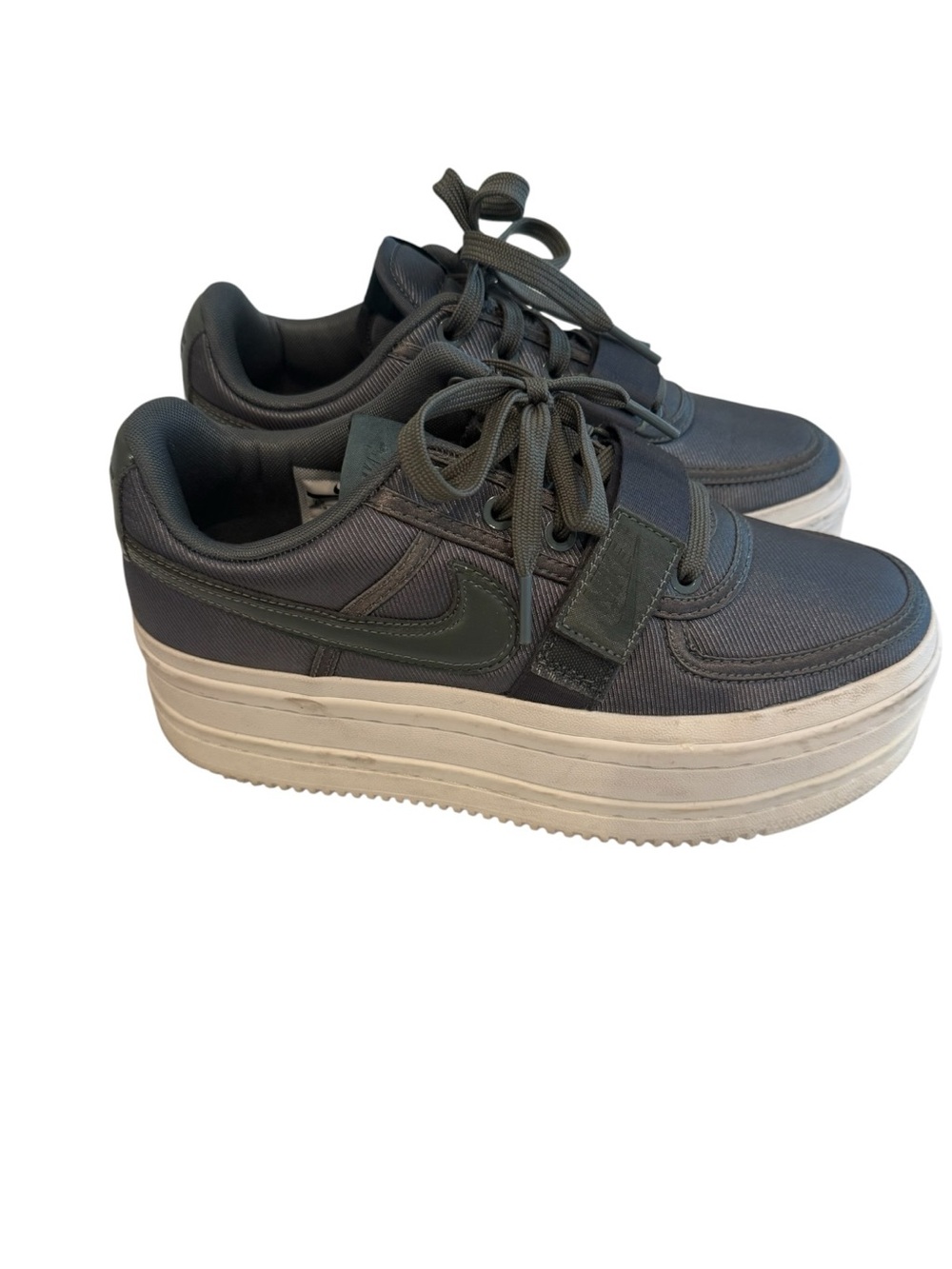 Nike Women’s Platform Sneakers army green with White Sole